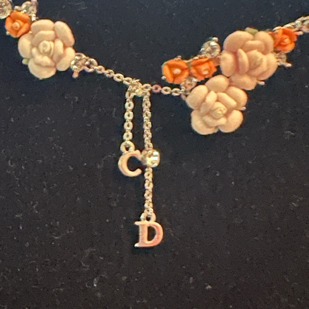 🔥EUC Christian Dior floral bracelet approximately 8” no￼stones missing +box🔥 - Picture 9 of 11